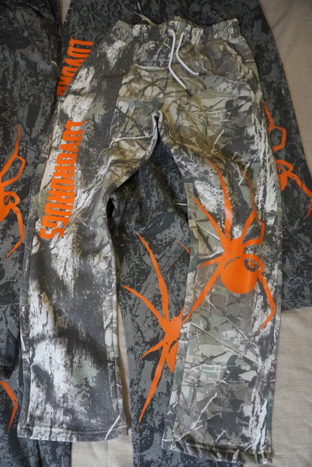 MEDIUM “REALTREE” camo LUVORDRUGS Sweatpants